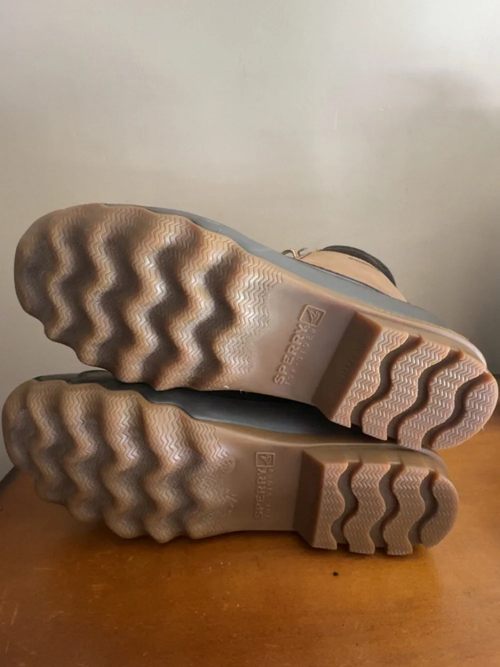 Sperry Tan and Gum Rubber Lug Sole Boots waterproof lightweight (minimal wear)